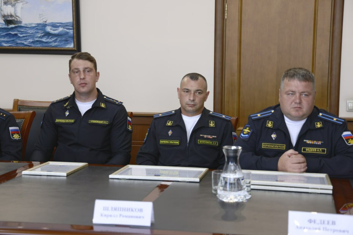 Военнослужащим авиационного полка войск и сил Тихоокеанского флота вручили награды