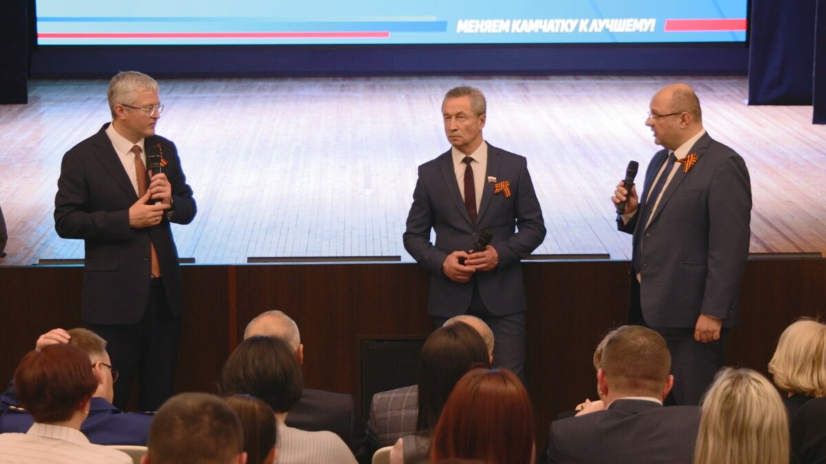 Владимир Солодов жестко раскритиковал главу Вилючинска за задержку выплат учителям