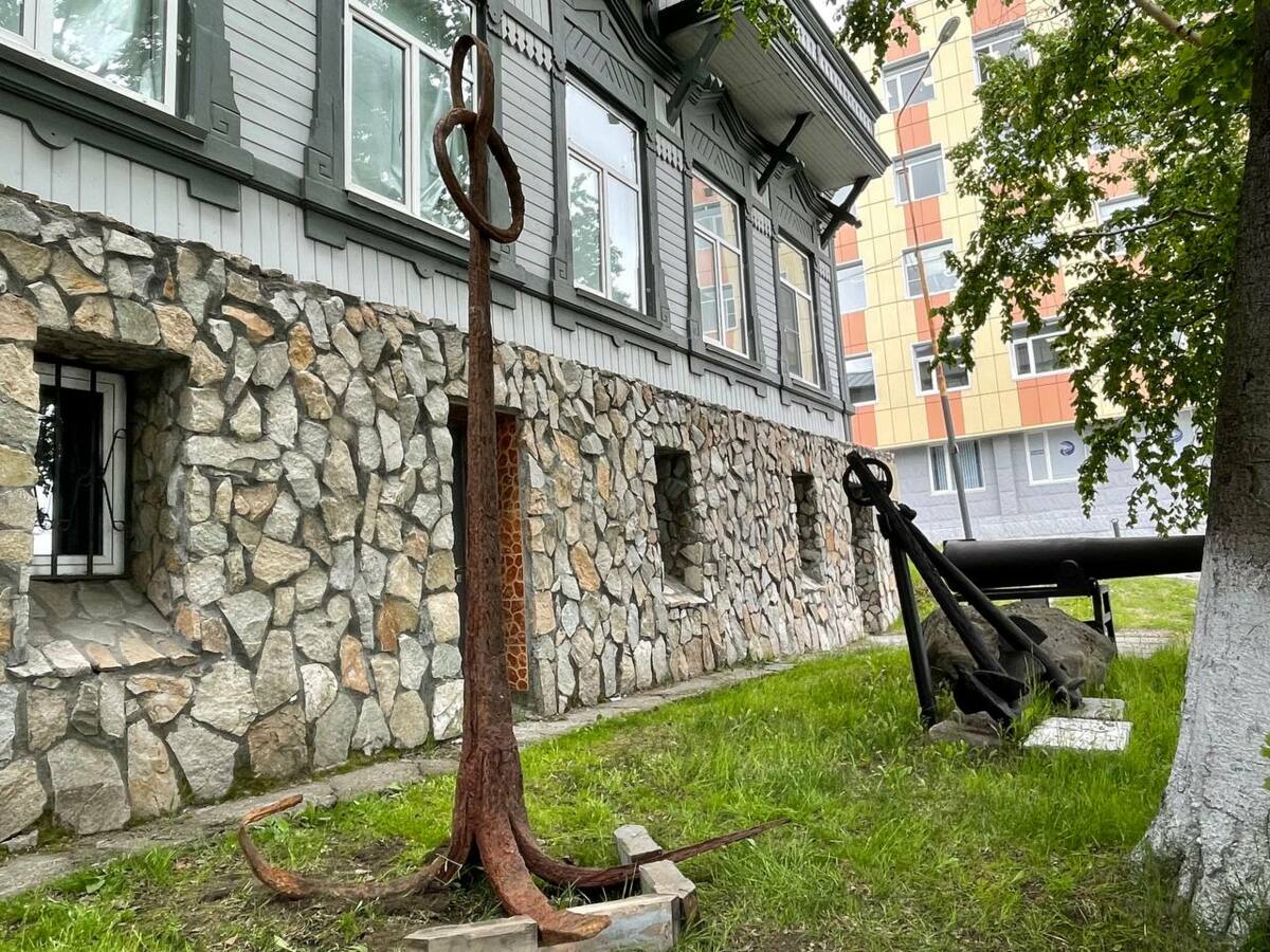 Участники Камчатско-Курильской экспедиции привезли на Камчатку якорь-кошку 19 века