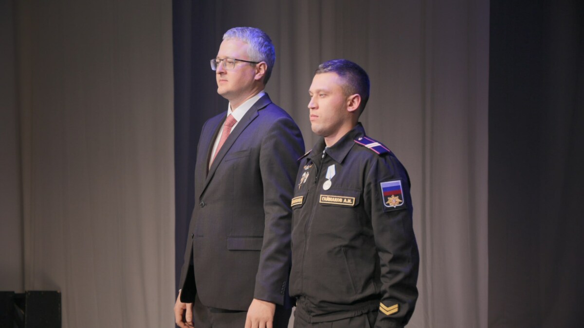 Владимир Солодов вручил военнослужащим Камчатки ордена Мужества и медали «За отвагу» 